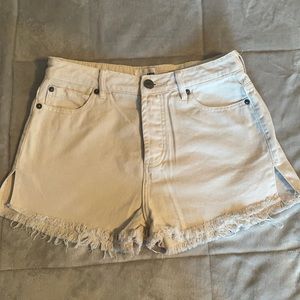 AMUSE SOCIETY Shoreline Frayed Denim Shorts // Sahara Sand • White Cap // S: 27